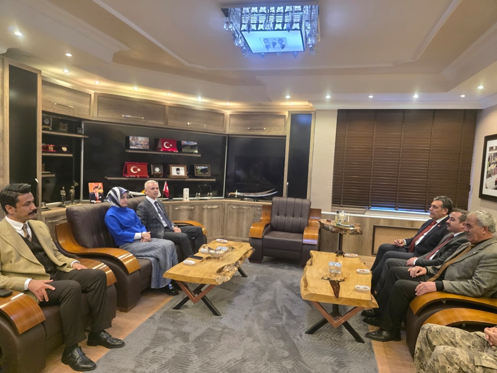 ARDAHAN VALİSİ MEHMET FATİH ÇİÇEKLİ VE PROTOKOL ÜYELERİ’NDEN BELEDİYE’YE ZİYARET