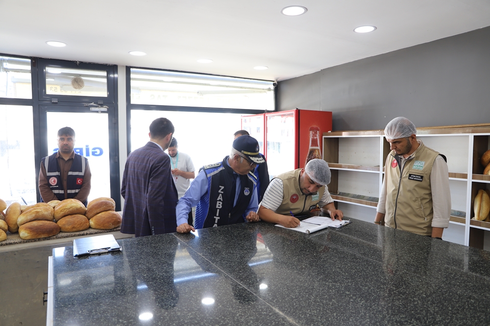 ARDAHAN’DA ZABITA EKİPLERİNİN ÖNCÜLÜĞÜNDE FIRINLAR DENETLENİYOR