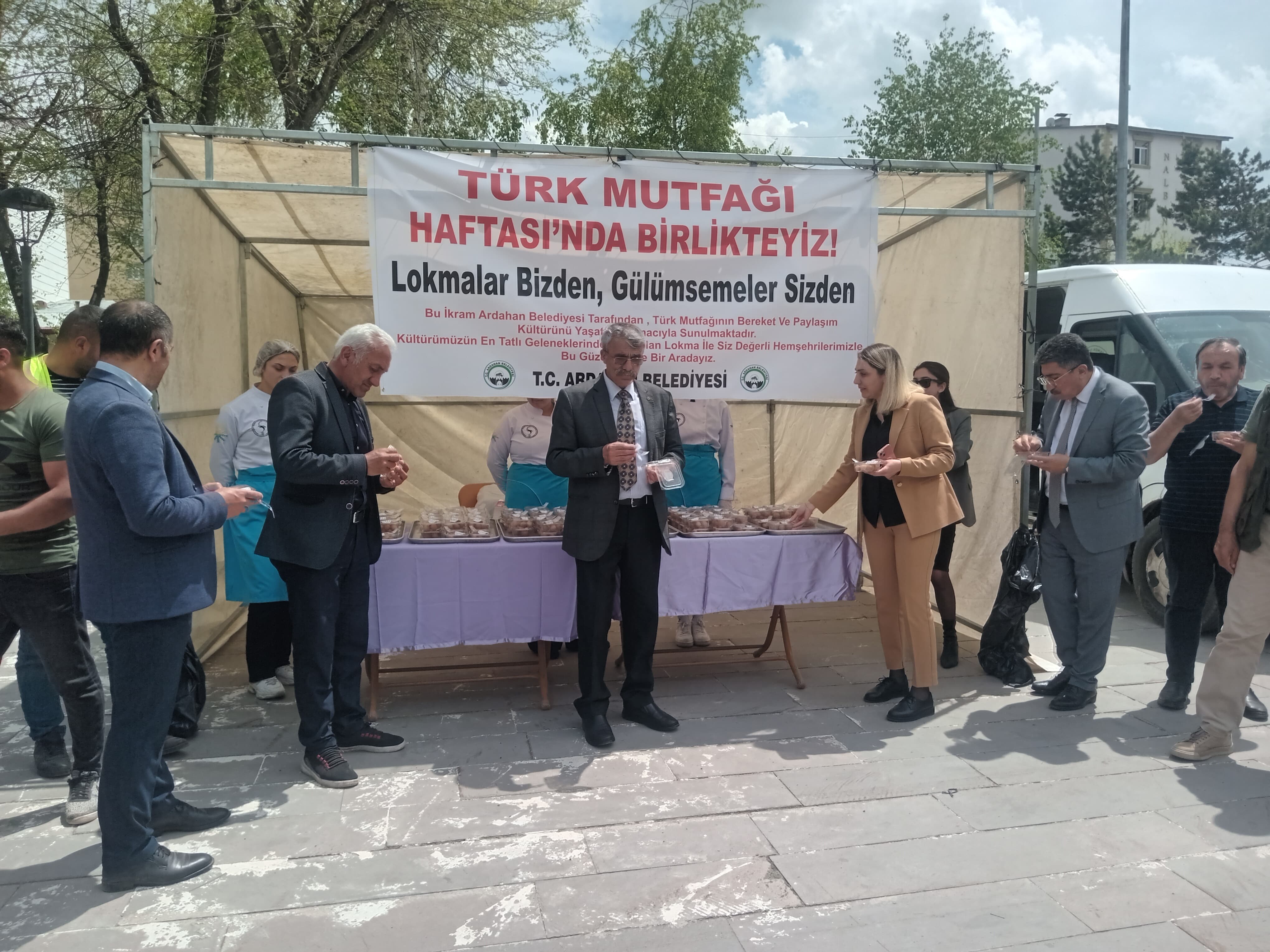ARDAHAN BELEDİYESİ’NDEN TÜRK MUTFAĞI HAFTASINA ÖZEL BALLI LOKMA DAĞITIMI