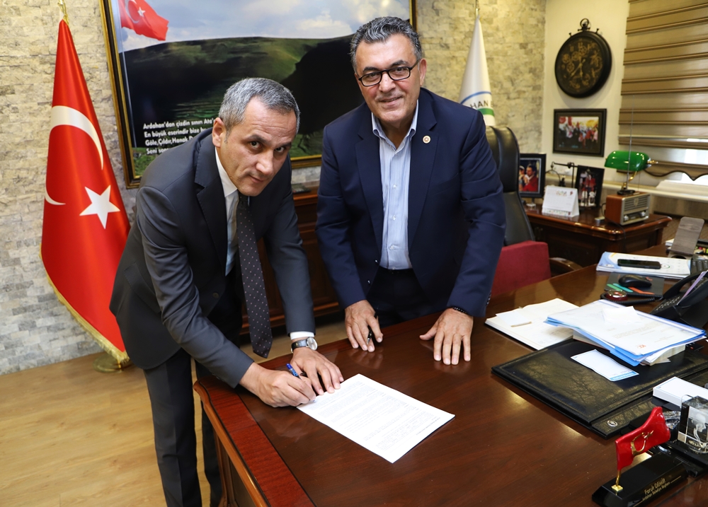 BAŞKAN DEMİR’DEN BELEDİYE ÇALIŞANLARINA DEV MÜJDE!