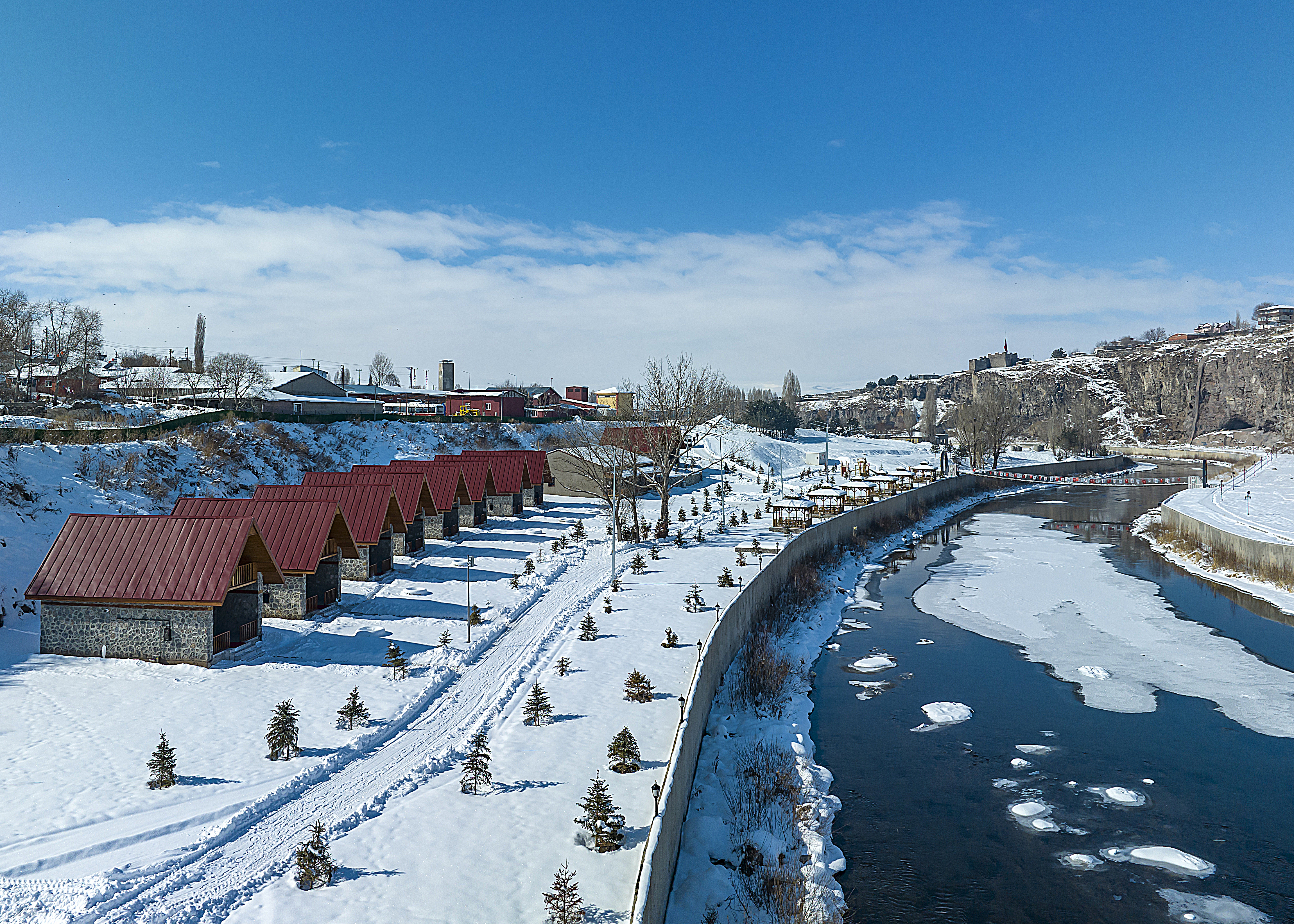 ARDAHAN KÜLTÜR,TURİZM,DOĞA ÜÇGENİNDE PRAMİT EVLER PROJESİ